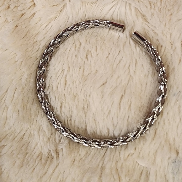 Stainless Steel Goldtone or Silvertone weaved bangle bracelet - Picture 6 of 16